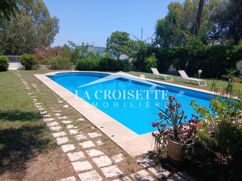 Villa S+4 avec piscine et jardin à La Marsa